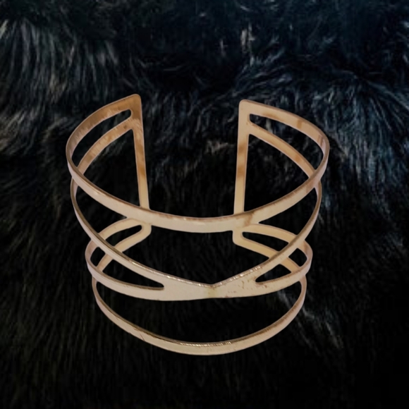 🎄10/$20. Gold Tone Open Cuff Metal Bracelet - Picture 2 of 6